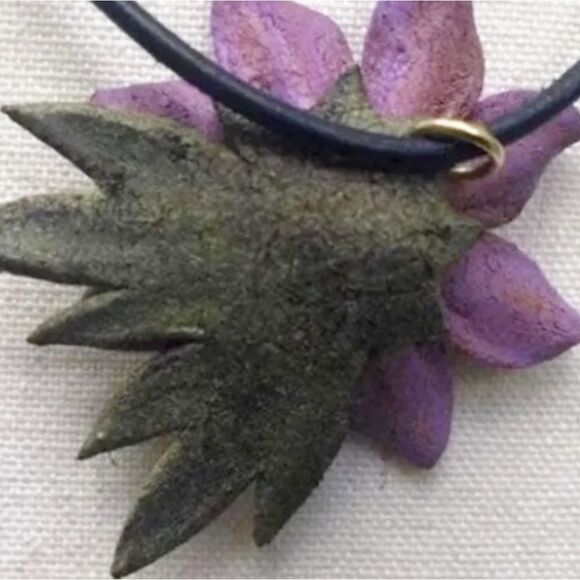 NEW Artisan Flower Necklace - Picture 3 of 3